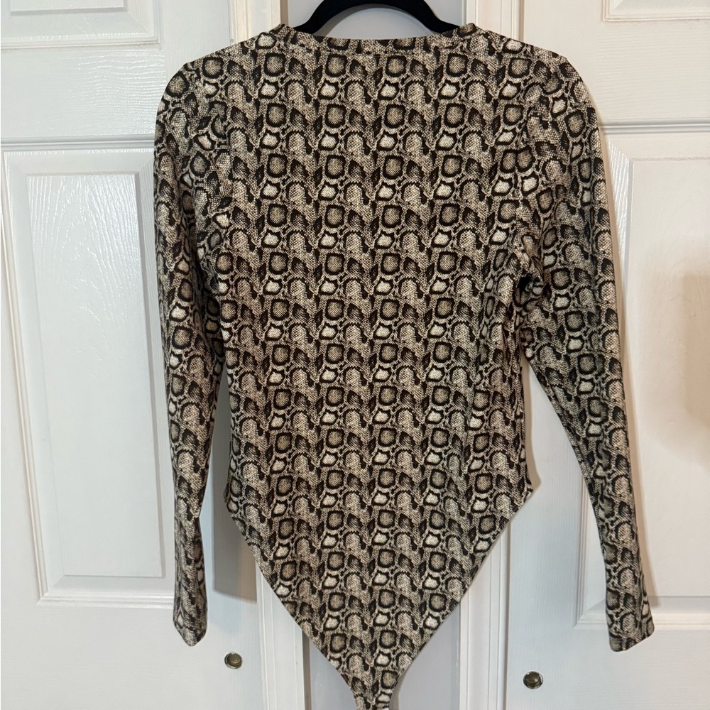 Good American Snakeskin Print Long Sleeve Bodysuit - Picture 3 of 4